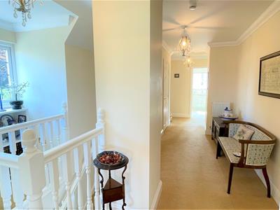 FIRST FLOOR LANDING AREA